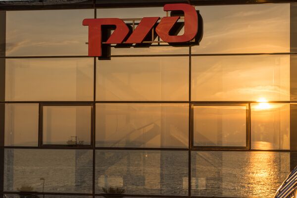 Здание нового железнодорожного вокзала в Адлере