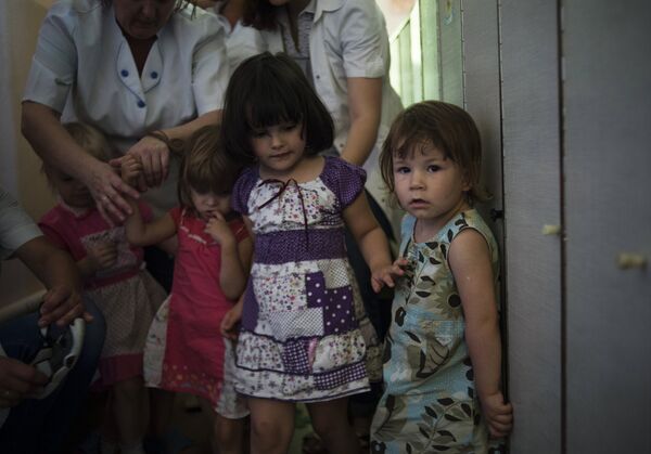 Эвакуация детей из дома ребенка в Луганске