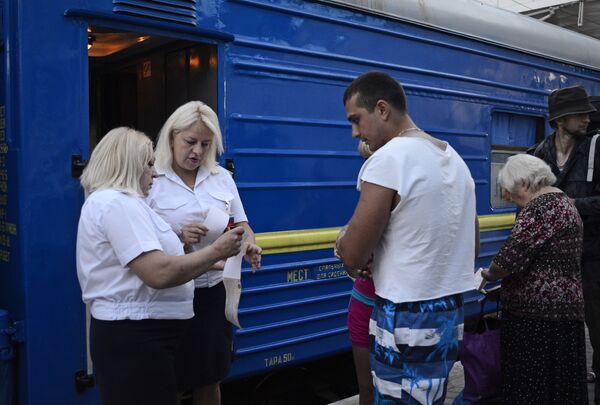Первый поезд отправился из Симферополя в Москву в объезд Украины