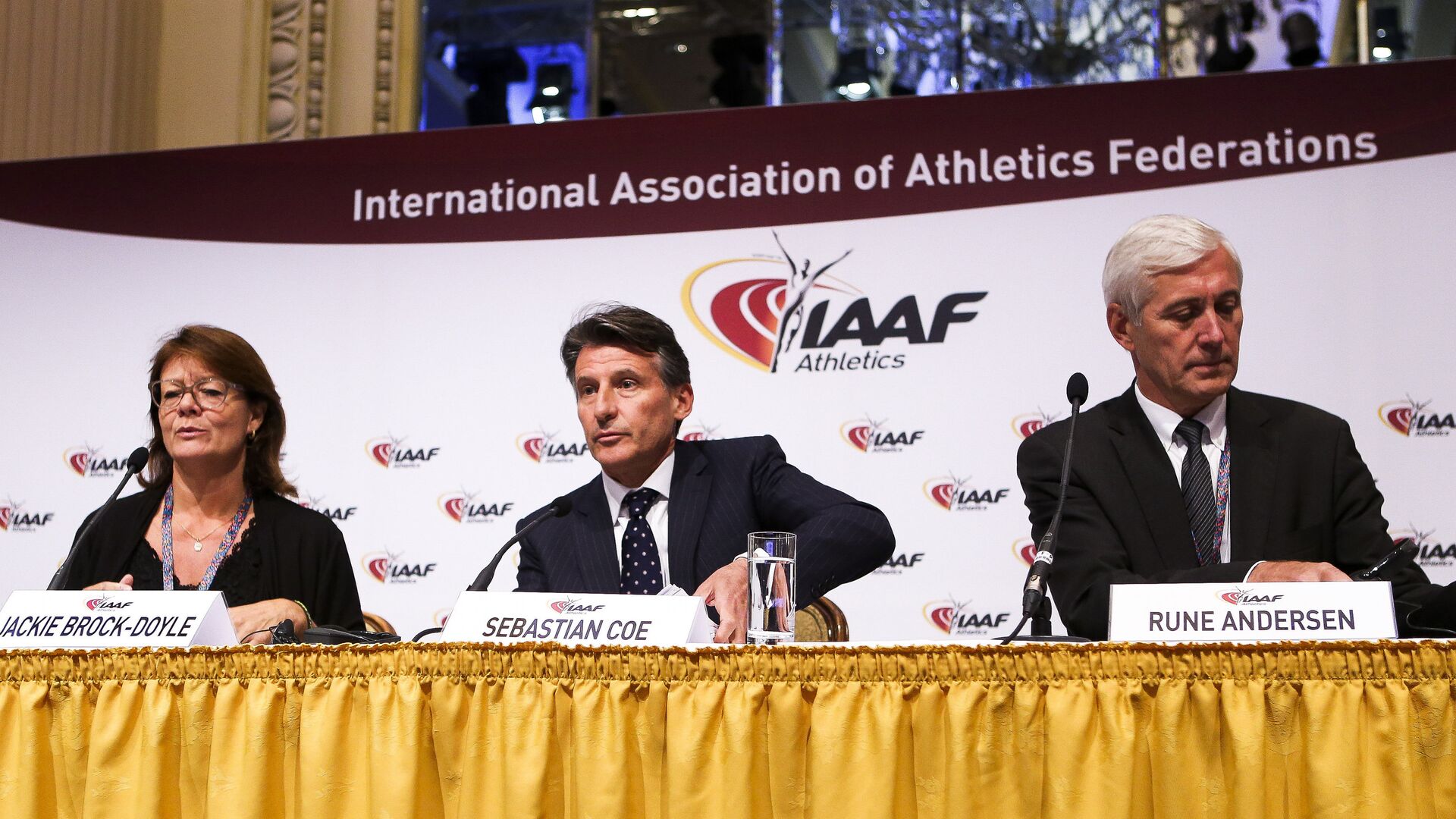 IAAF запретила российским легкоатлетам принимать участие в ОИ-2016 - РИА Новости, 1920, 09.12.2023