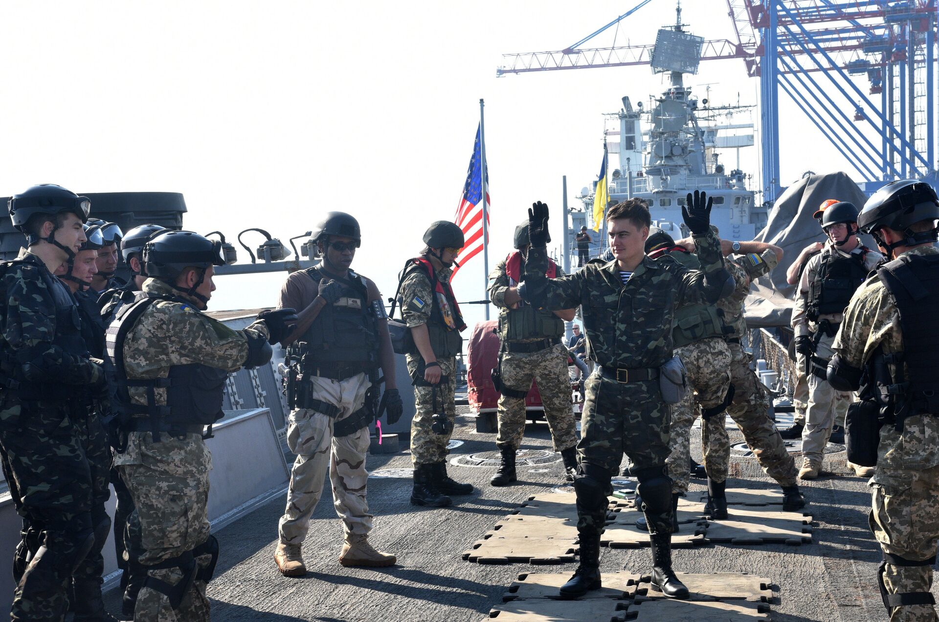 Украинско-американские военные учения Sea Breeze-2015 в Черном море - РИА Новости, 1920, 11.07.2021