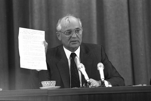 Президент СССР Михаил Горбачев 22 августа дал первую пресс-конференцию после возвращения из Фороса