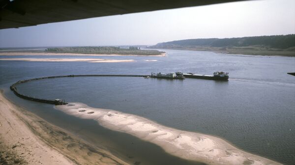 Дноуглубительные работы на реке Волга. Земснаряд