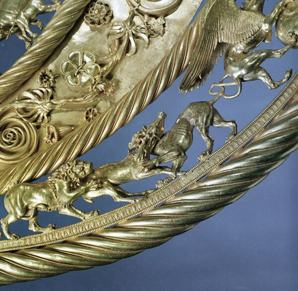 Фрагмент нижнего яруса золотой пекторали из собрания музея исторических драгоценностей Украинской ССР