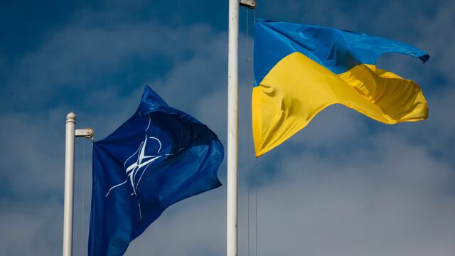 © РИА Новости . Михаил Маркив / Президент Украины П.Порошенко посетил академию Сухопутных войск Вооруженных сил Украины имени гетмана Петра Сагайдачного НАТО будет на Украине, но украинцам не стоит этому радоваться. Эксперты о тревожном будущем страны