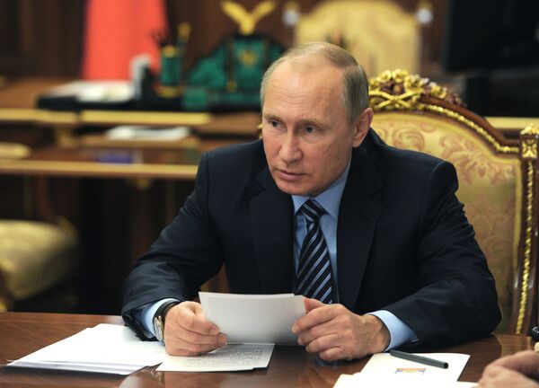 Президент РФ В. Путин провел в Кремле совещание по экономическим вопросам