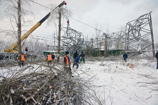 Мэр Москвы ознакомился с ходом восстановительных работ линии электропередачи на юге столицы