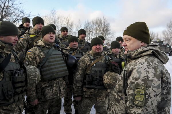 Президент Украины П. Порошенко проинспектировал опорный пункт в районе Горловки Президент Украины П. Порошенко проинспектировал опорный пункт в районе Горловки