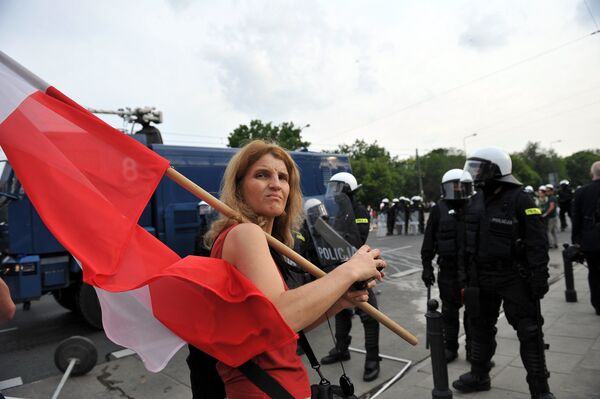 Марш российских болельщиков в Варшаве