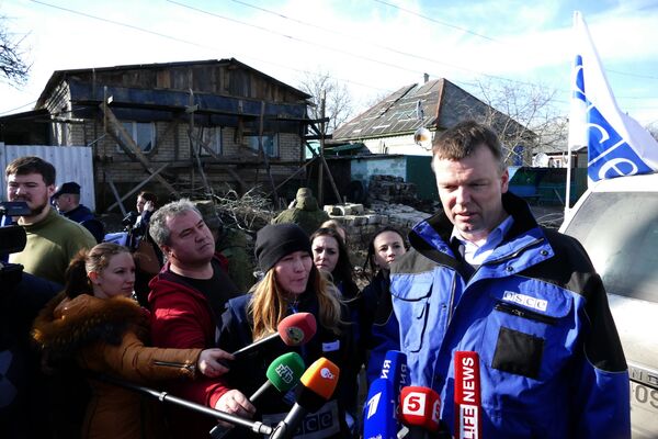Замглавы миссии ОБСЕ на Украине А. Хуг посетил поселок Зайцево в Донецкой области