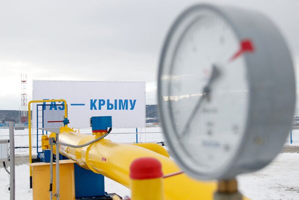Газ с материковой части России начал поступать в Крым