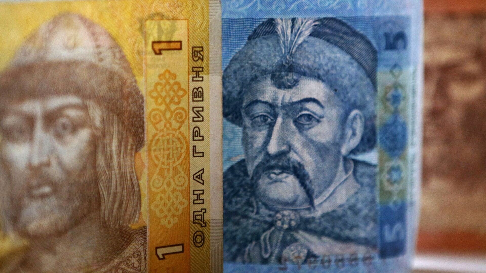 Денежные купюры и монеты США и Украины Денежные купюры и монеты США и Украины - РИА Новости, 1920, 28.01.2026