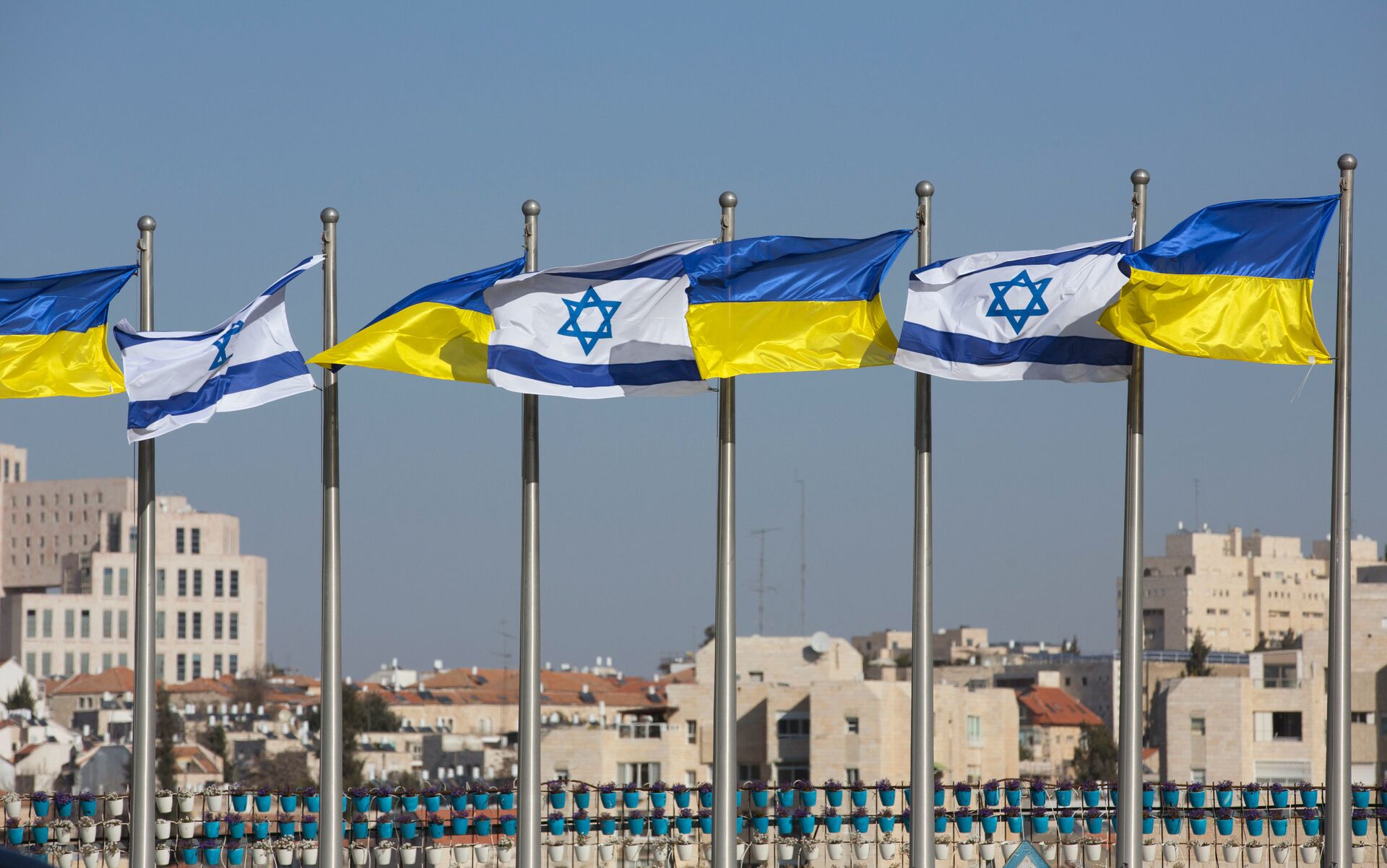 Государственные флаги Израиля и Украины - РИА Новости, 1920, 05.03.2022
