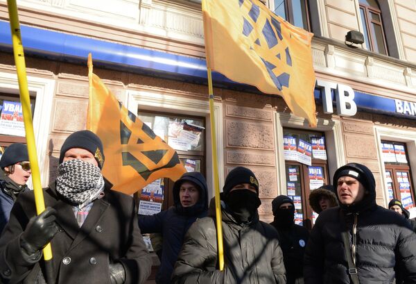 В Киеве радикалы пикетировали филиалы российских банков