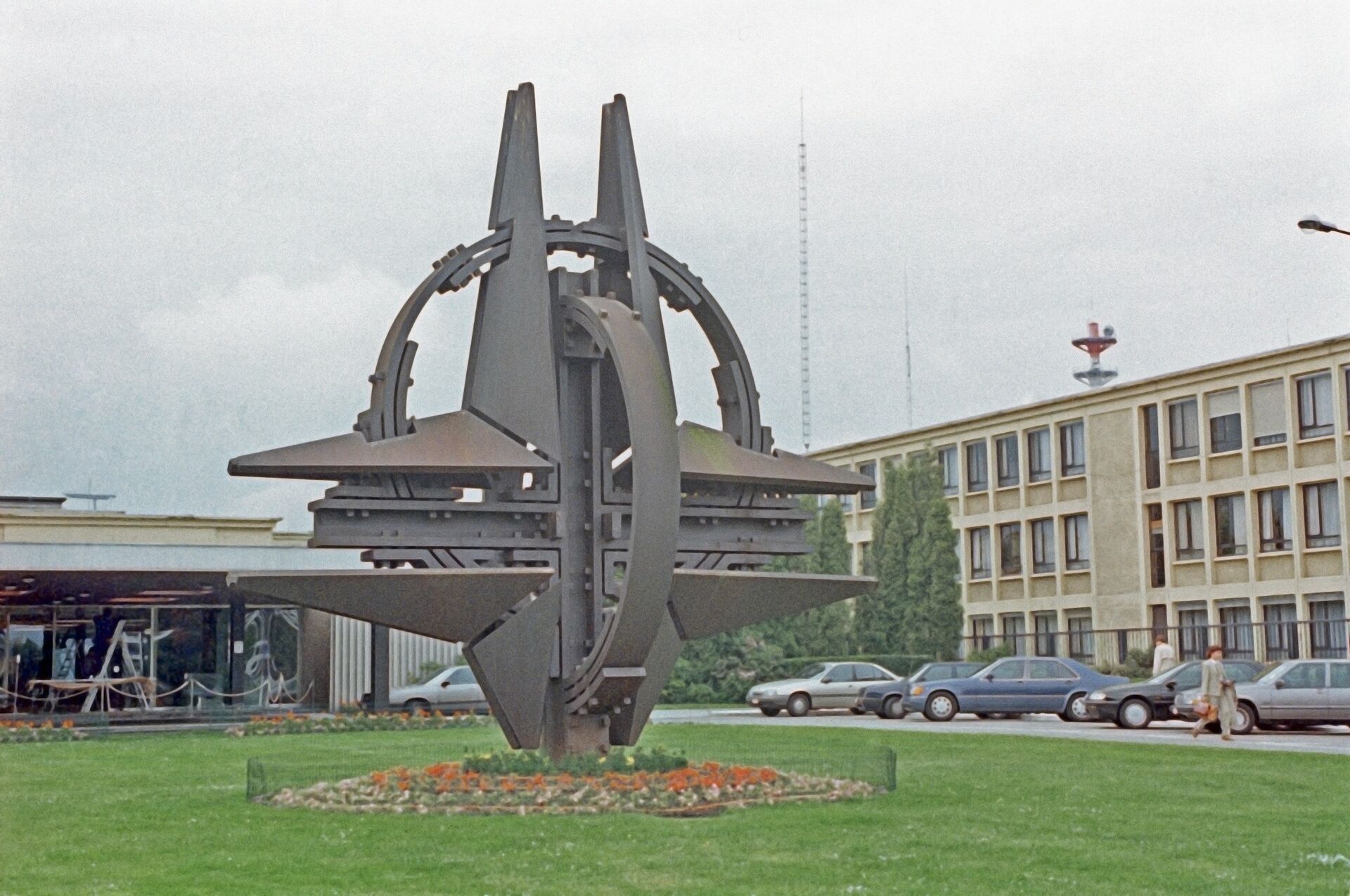 Символ НАТО в Брюсселе - РИА Новости, 1920, 04.02.2022