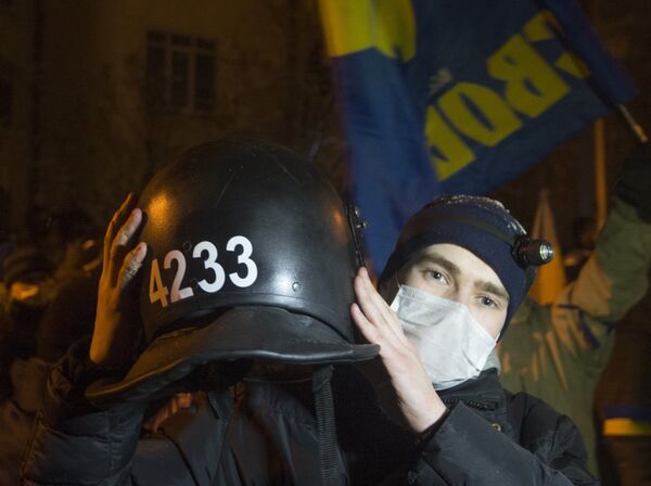 Милиция штурмует баррикады в Киеве