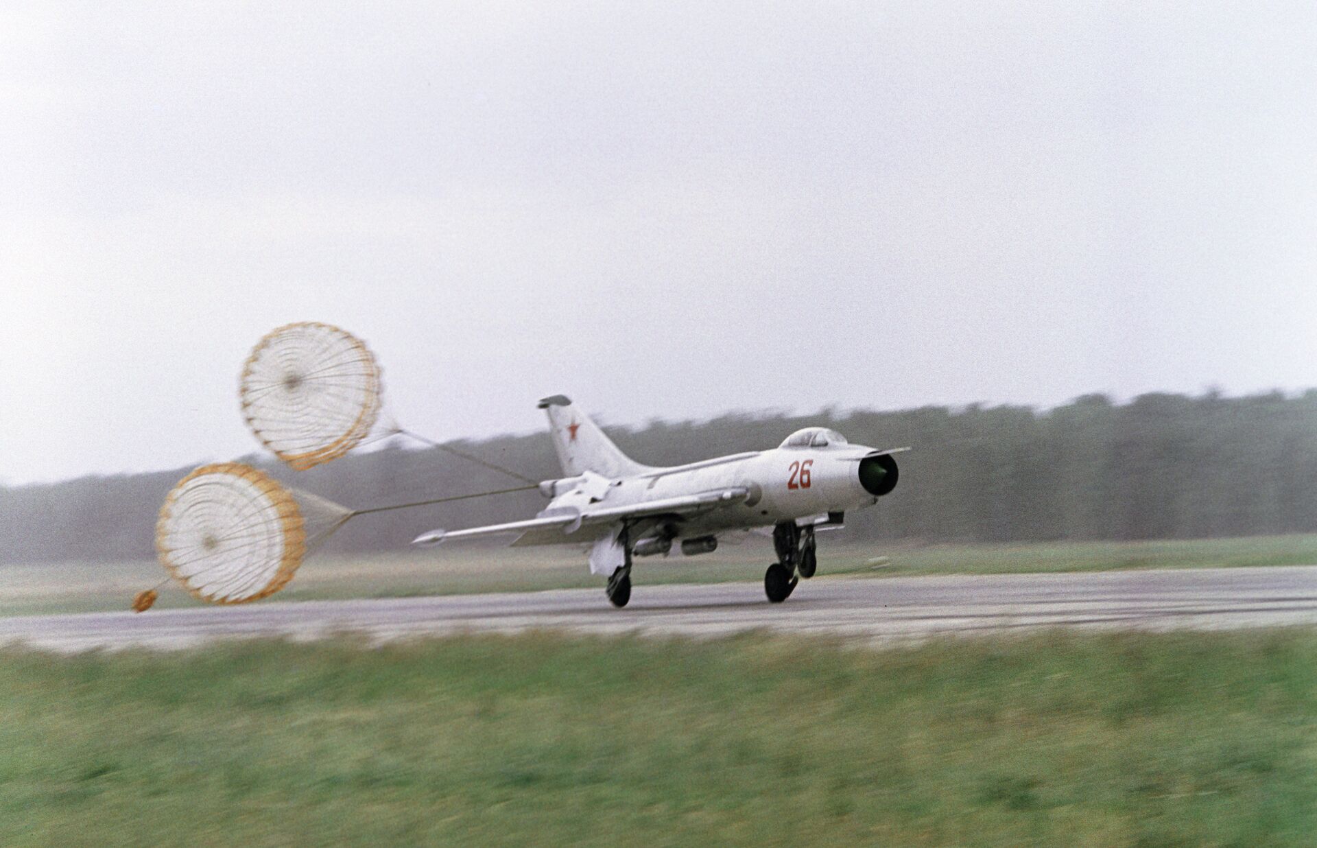 Сверхзвуковой истребитель МИГ 21 - РИА Новости, 1920, 15.09.2025