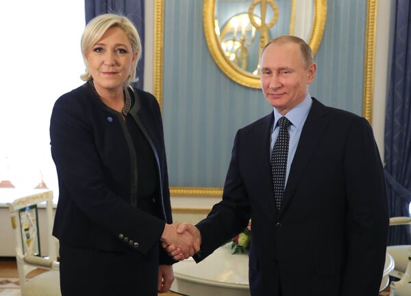 Президент РФ В. Путин встретился с лидером партии Франции Национальный фронт М. Ле Пен