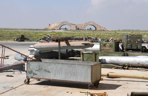 Последствия ракетного удара США по авиабазе в Сирии