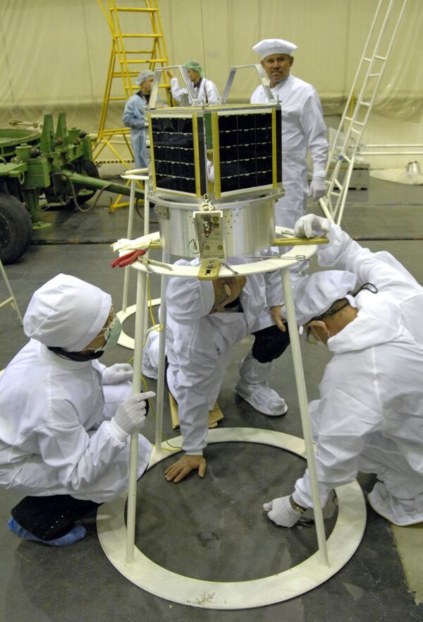 Подготовка к запуску спутников Saudicomsat на космодроме Байконур