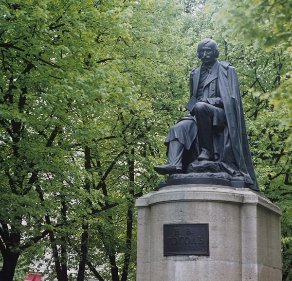 Памятник Н. В. Гоголю