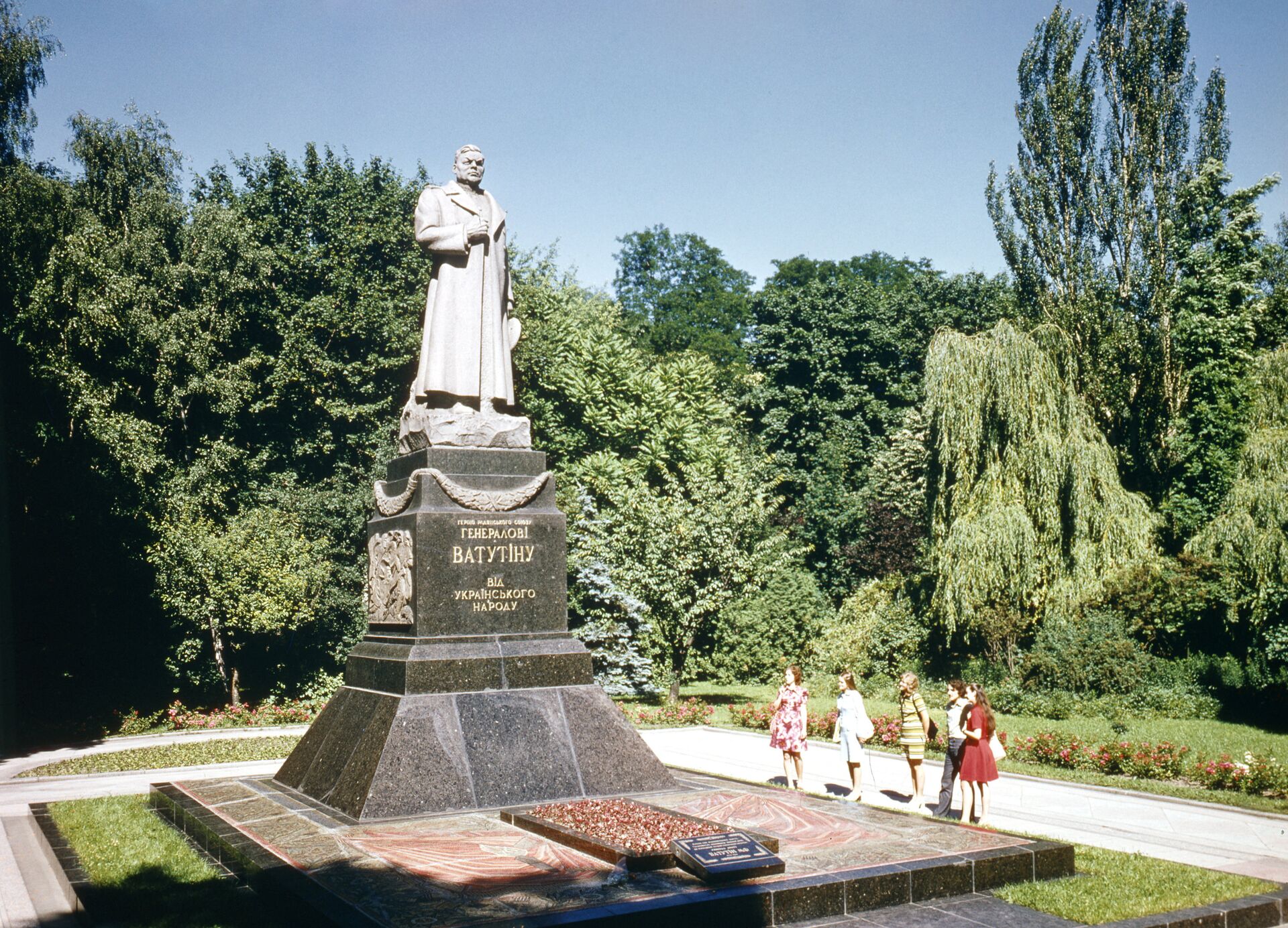 Памятник генералу Н.Ф. Ватутину - РИА Новости, 1920, 12.12.2023