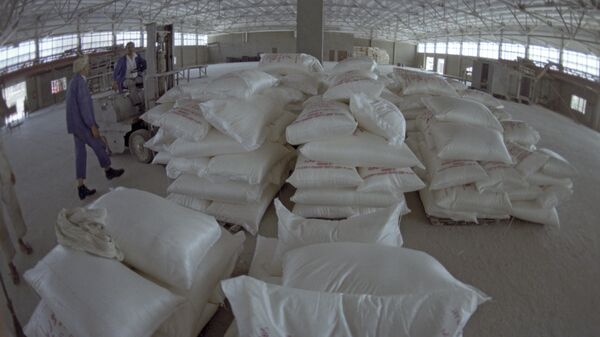 На складе готовой продукции завода азотно-туковых удобрений