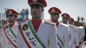 Празднование годовщины исламской революции в Иране