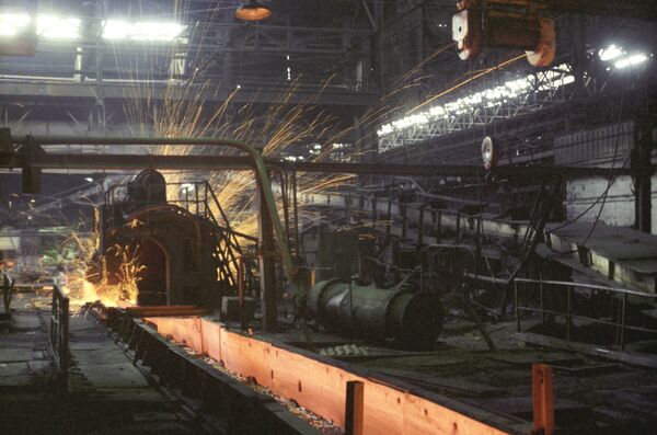 В одном из цехов металлургического завода