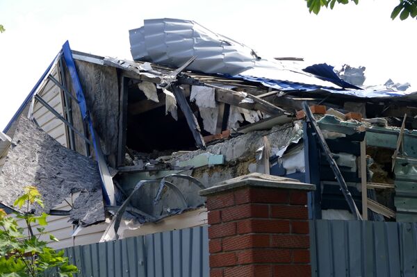 Последствия обстрела в Донецке Последствия обстрела в Донецке