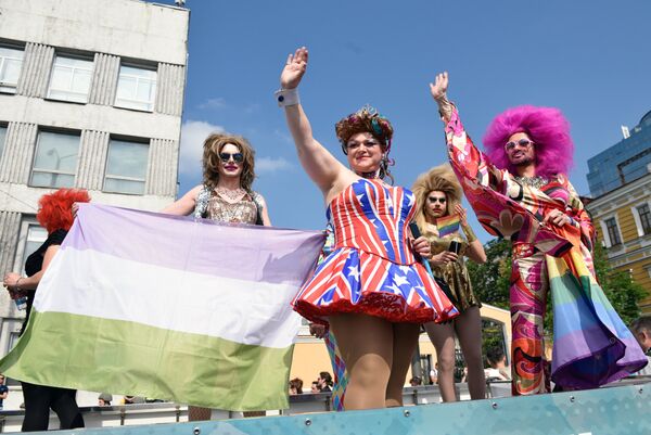 Марш равенства ЛГБТ-сообщества в Киеве Марш равенства ЛГБТ-сообщества в Киеве