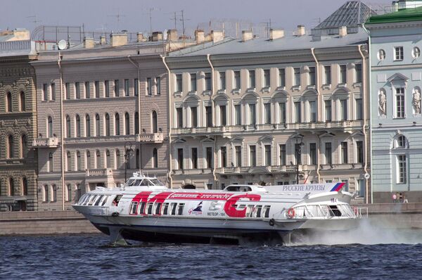 Водный транспорт саммита Группы восьми в акватории реки Невы