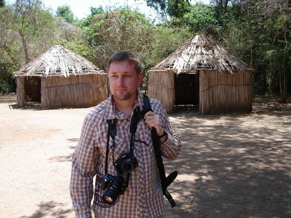 Константин Петрович Стогний — украинский тележурналист, телеведущий, автор таких популярных телепроектов, как «Вовремя», «Чрезвычайные новости», «Страна должна знать», президент международного кинофестиваля «Золотая пектораль», продюсер и публицист