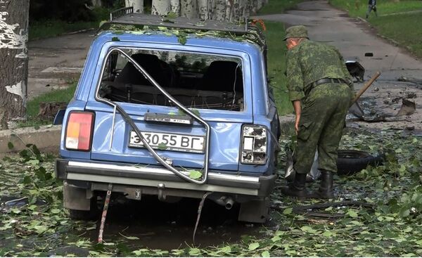 Последствия взрывов в центре Луганска