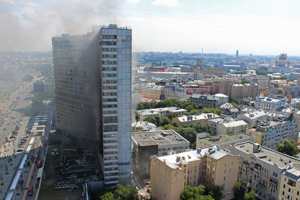 Высотное здание горит на Новом Арбате в Москве