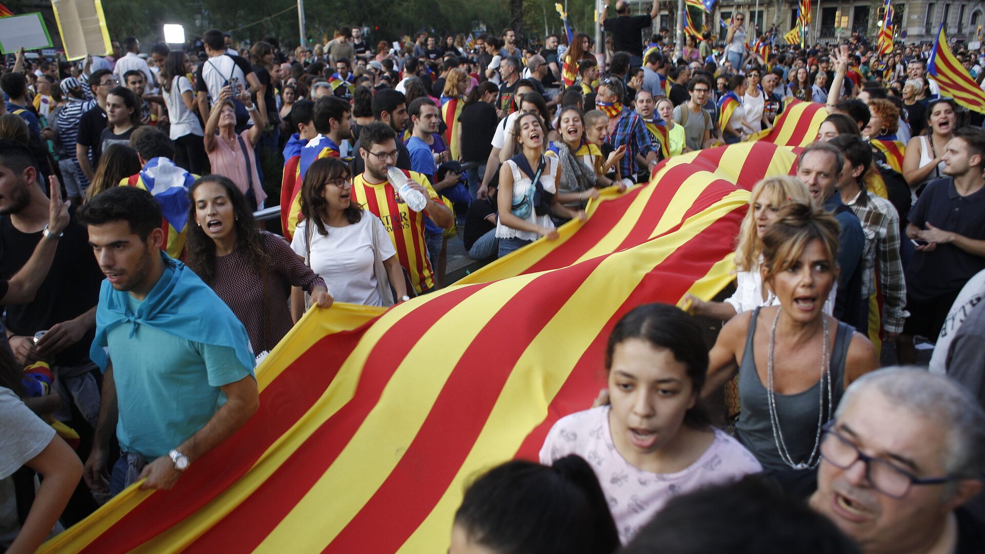 Всеобщая забастовка в поддержку референдума о независимости Каталонии в Барселоне - РИА Новости, 1920, 13.09.2022
