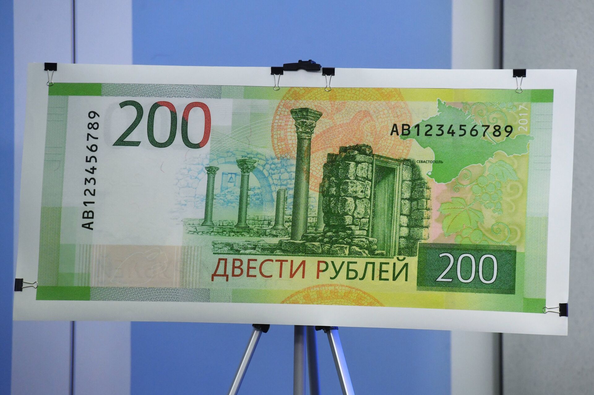 Презентация новых банкнот Банка России номиналом 200 и 2000 рублей - РИА Новости, 1920, 31.03.2022