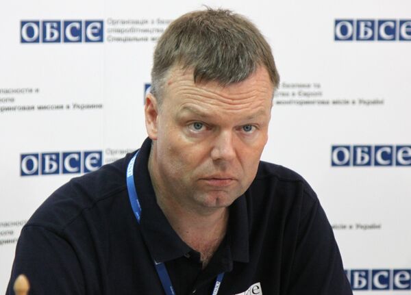 Первый замглавы СММ ОБСЕ на Украине А. Хуг посетил станицу Луганская