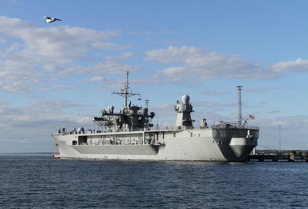 Флагманский корабль шестого флота США Mount Whitney в порту Таллина