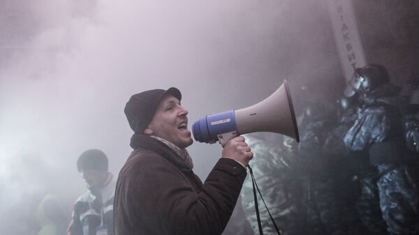 Внутренние войска начали штурм лагеря митингующих на Майдане