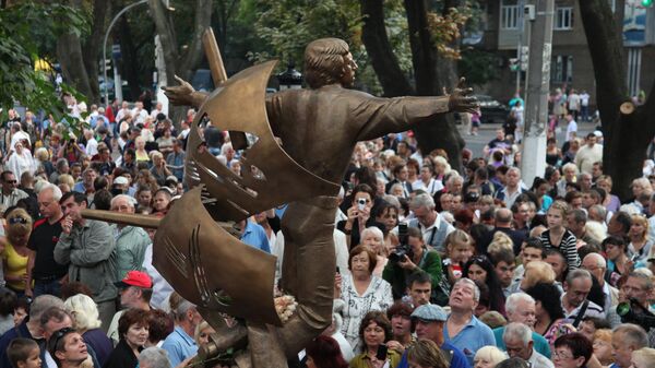 Памятник Владимиру Высоцкомому открыт в Одессе Памятник Владимиру Высоцкомому открыт в Одессе