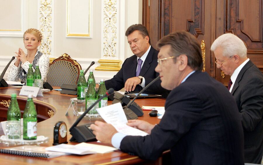 Юлия Тимошенко, Виктор Янукович, Виктор Ющенко (слева направо)