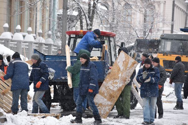 Демонтаж палаточного городка у Верховной рады в Киеве