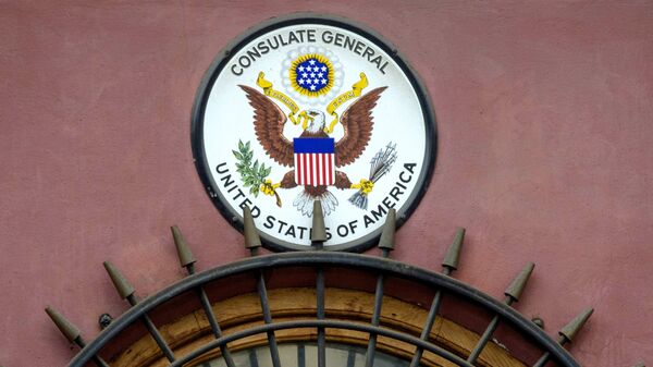 Американский герб на здании генерального консульства США в Санкт-Петербурге