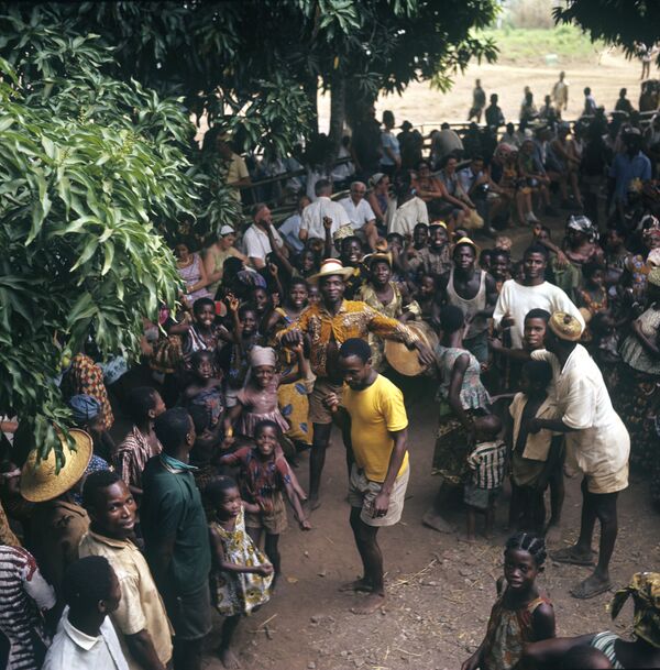 Праздник местного племени в африканской деревне