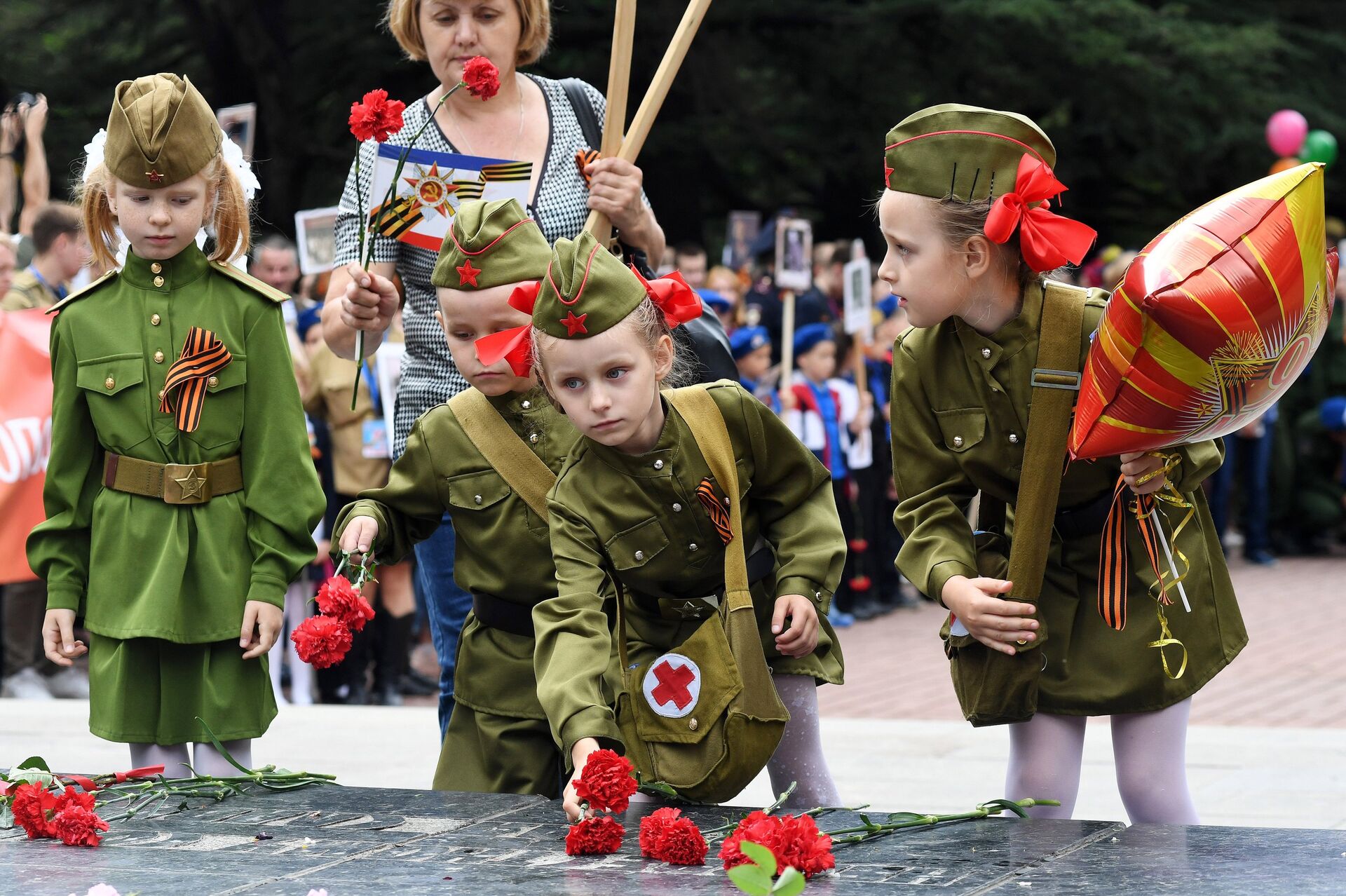 Празднование Дня Победы в городах России - РИА Новости, 1920, 08.05.2024
