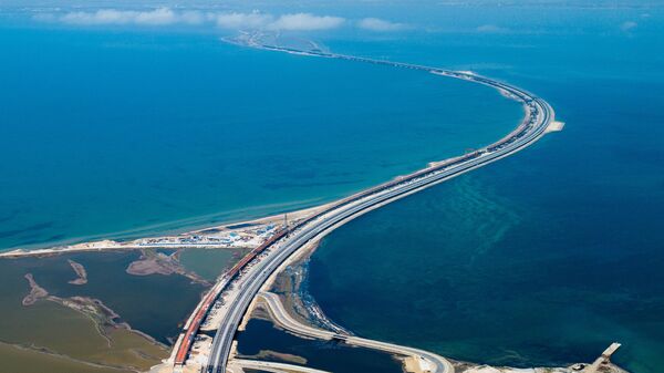 Кеченский пролив и Крымский мост Кеченский пролив и Крымский мост