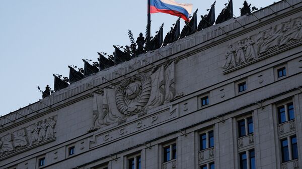 Флаг на здании министерства обороны РФ