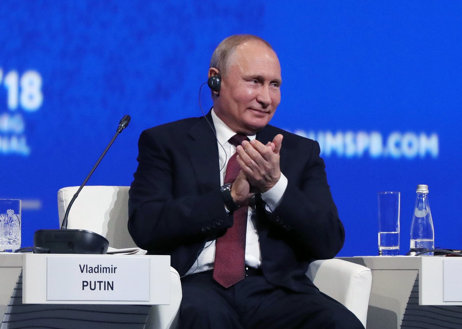 Президент РФ В. Путин принял участие во втором дне работы ПМЭФ - 2018 - РИА Новости, 1920, 25.05.2018