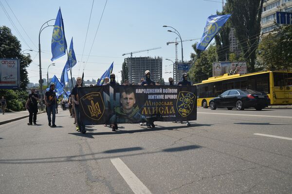 националистическая партия «Свобода» прошла маршем по улицам Киева
